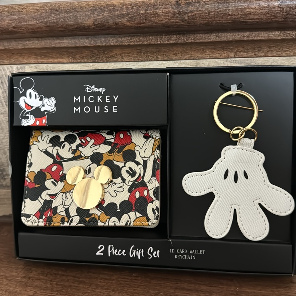 ✅ Disney Mickey Mouse 2 Piece Gif Set - NEW